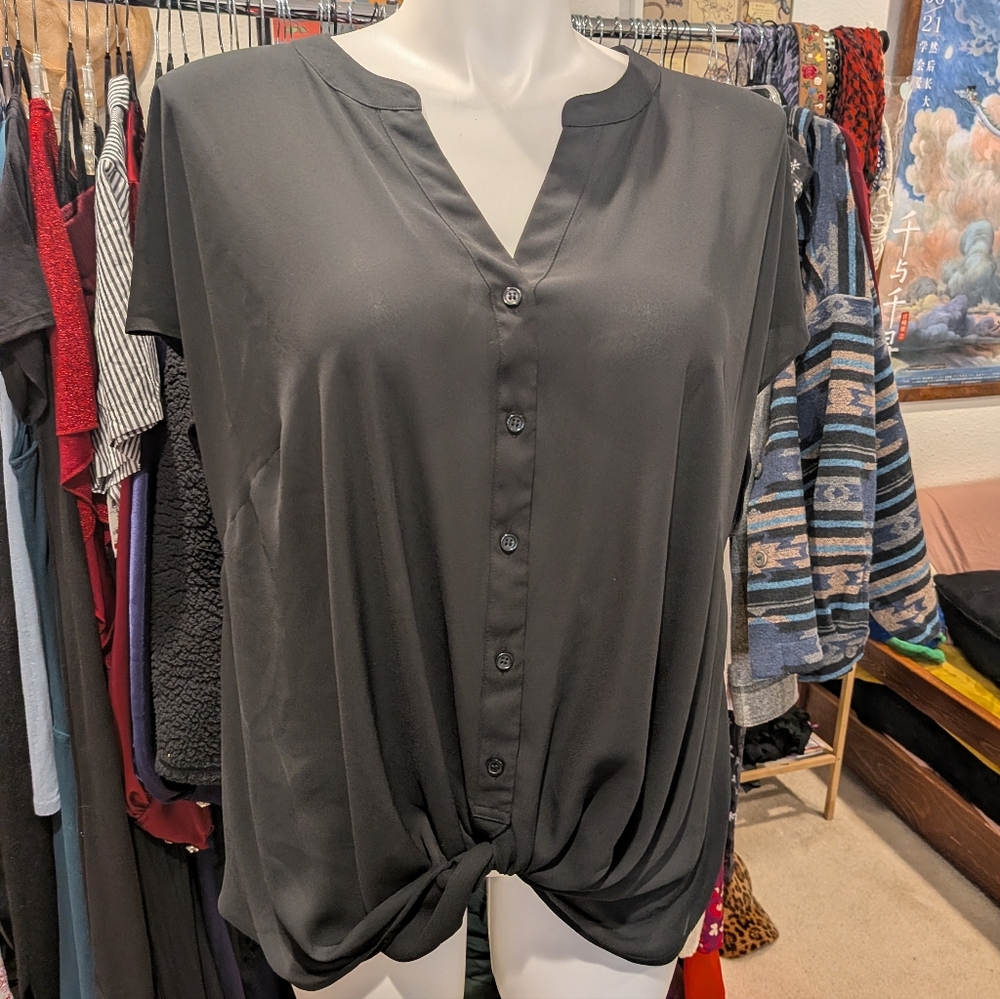 Elegant Black Button-Down Twist Front Women's Top - 3X